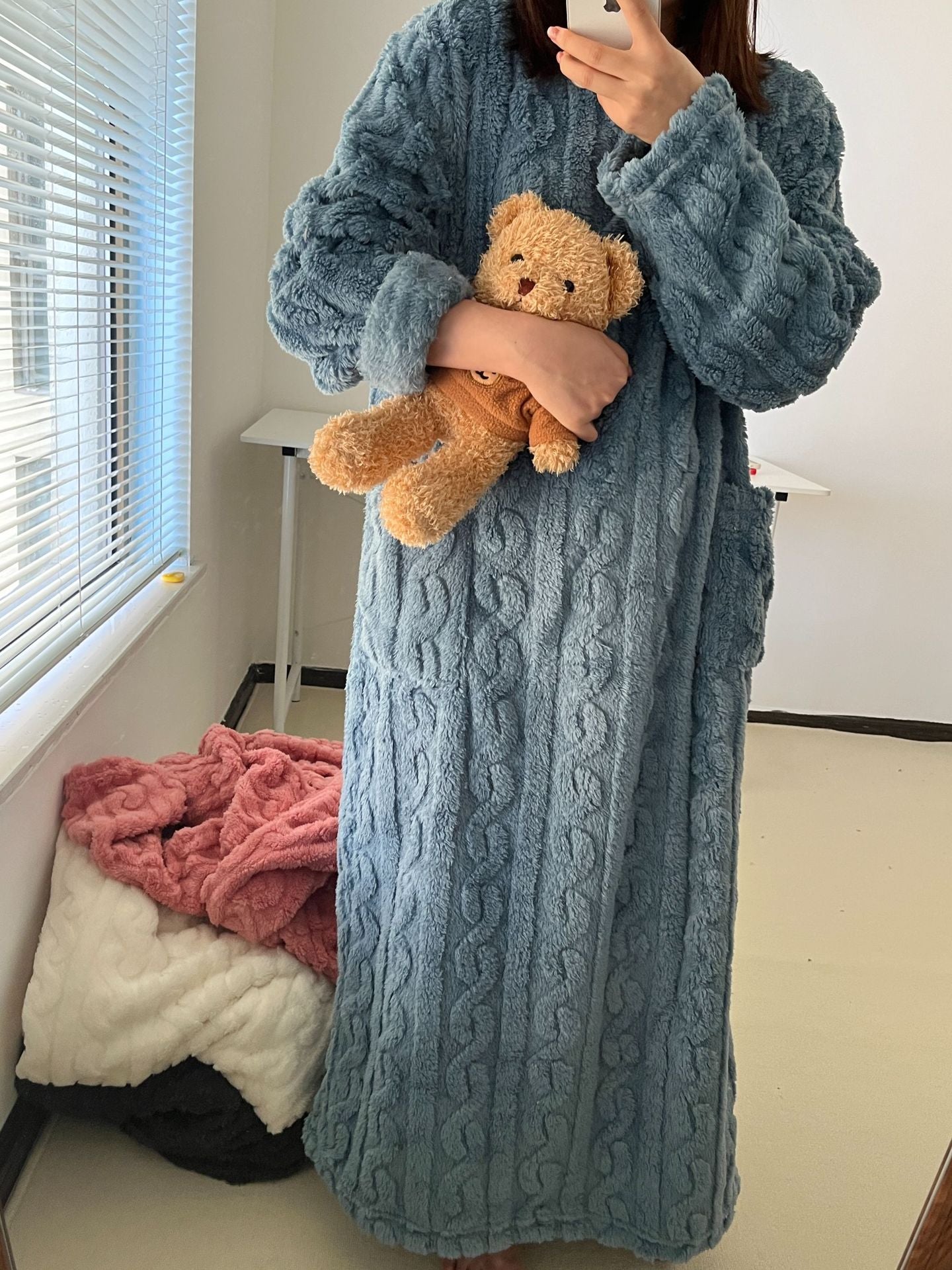 Podzimní a zimní domácí oblečení z korálového flísu Dotek oblaku, měkká a teplá něha“