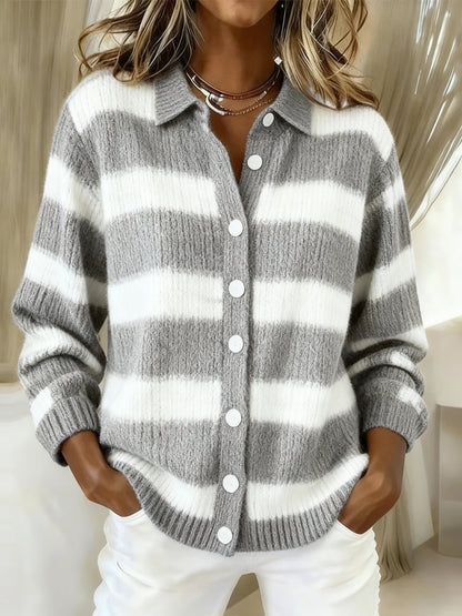 Každodenný pruhovaný kardigan na gombíky