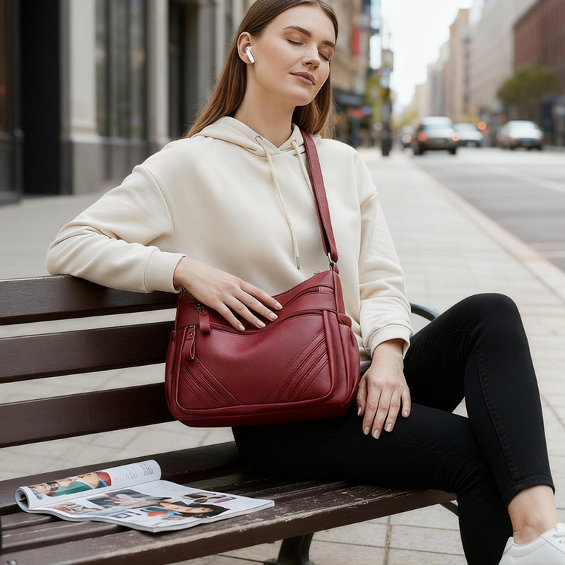 Stylová dámská taška přes rameno s nastavitelným popruhem